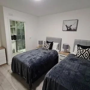 Apartment Entire Luton 2 Bedroom From Great Location, Luton (Bedfordshire)