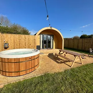 Lois' Pod With Hot Tub, Near Airport , Bristol United Kingdom